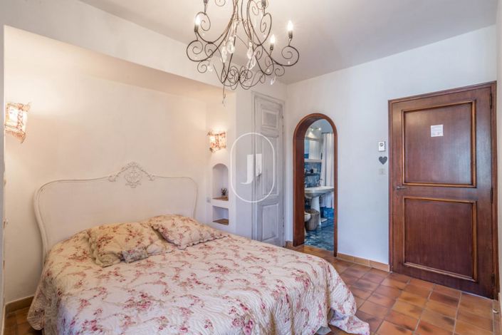 Image No.11-5 Bed House for sale