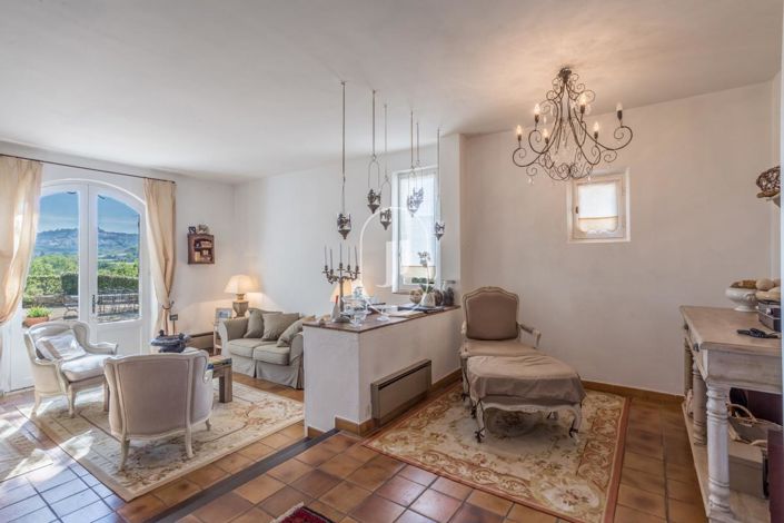 Image No.6-5 Bed House for sale