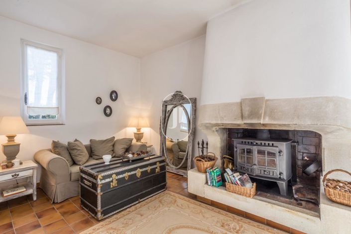 Image No.8-5 Bed House for sale