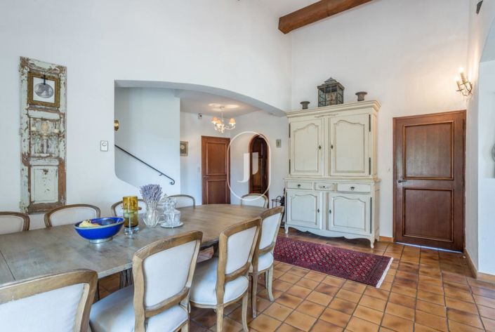 Image No.9-5 Bed House for sale