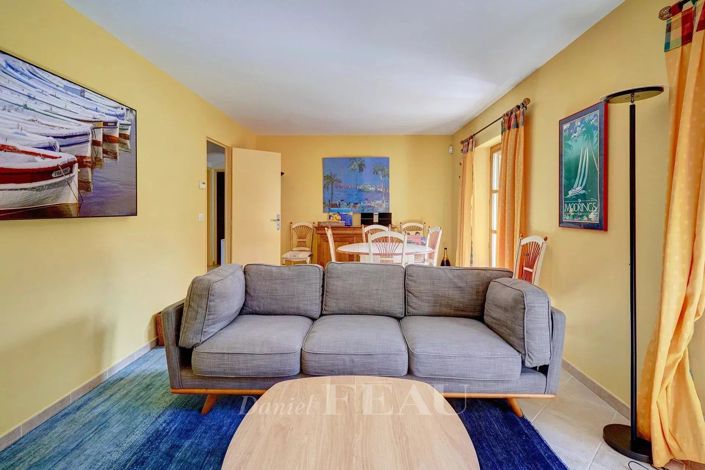 Image No.2-4 Bed House for sale