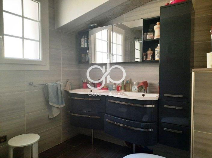 Image No.8-4 Bed House for sale