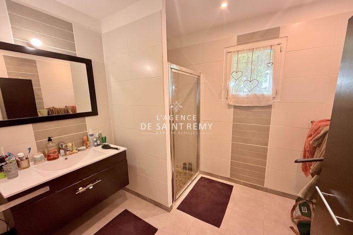 Image No.17-3 Bed House for sale