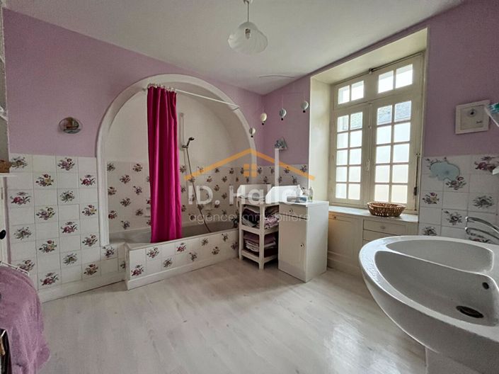 Image No.8-5 Bed House for sale