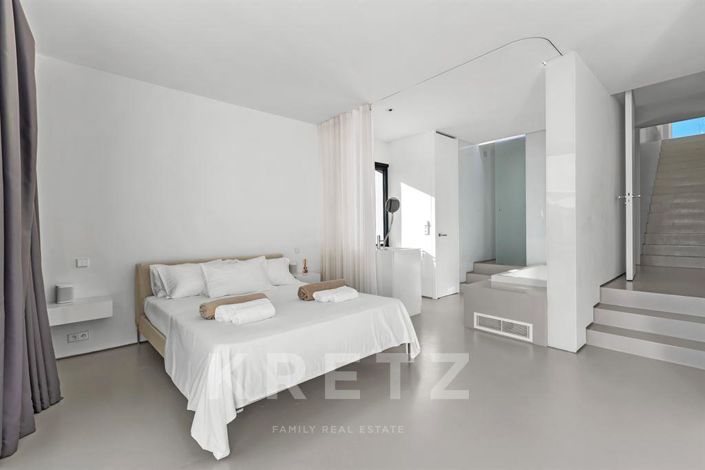 Image No.14-4 Bed House for sale