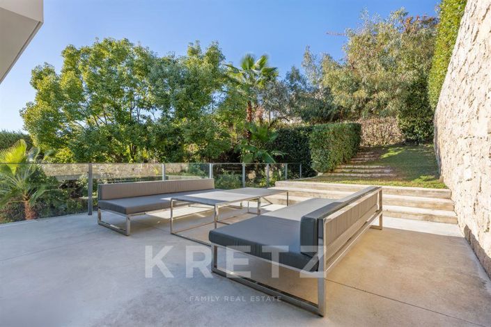 Image No.8-4 Bed House for sale