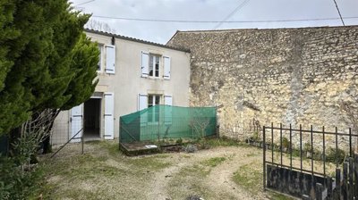 1 - Saint-Jean-d'Angély, House