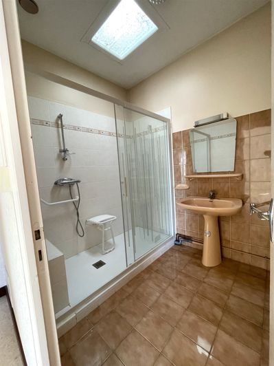 Image No.17-4 Bed House for sale