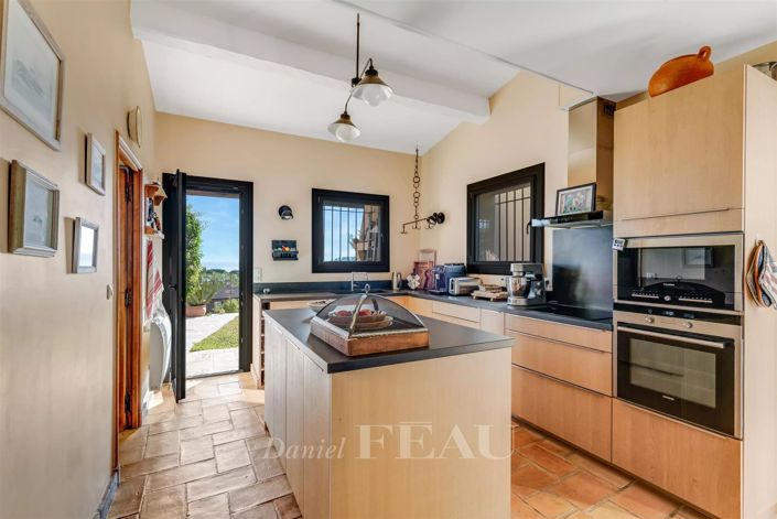 Image No.13-4 Bed House for sale