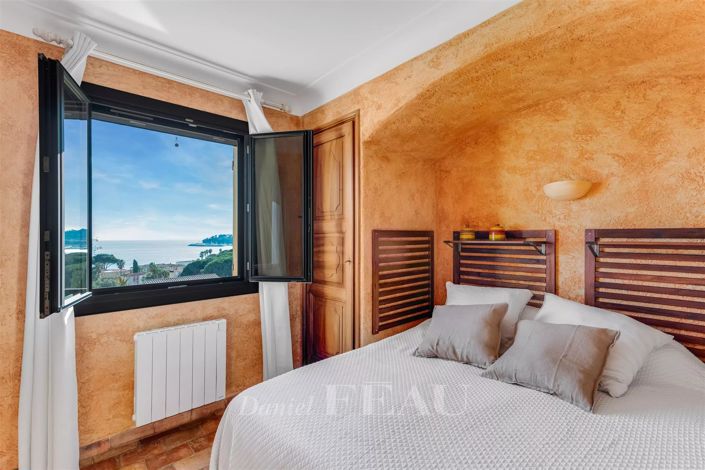 Image No.17-4 Bed House for sale