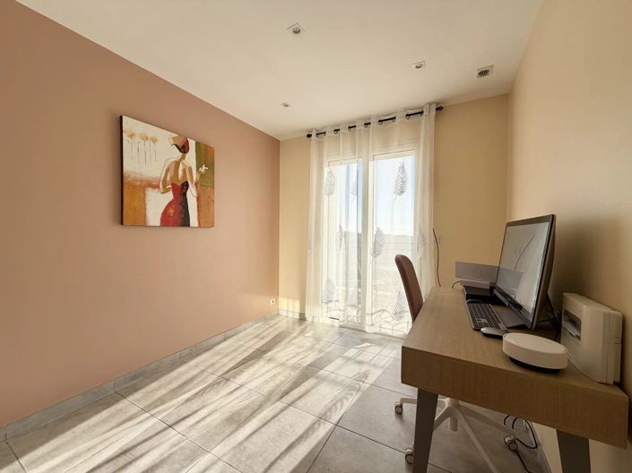 Image No.17-4 Bed House for sale