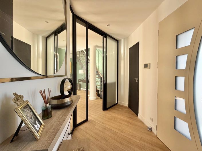 Image No.2-4 Bed House for sale