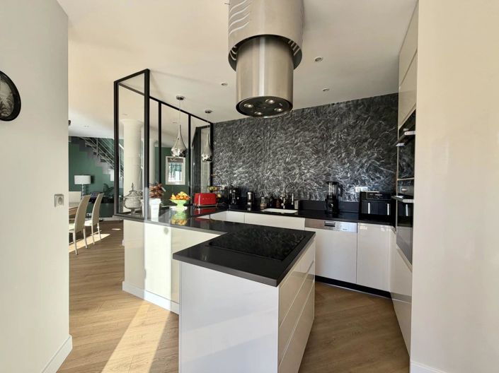 Image No.6-4 Bed House for sale