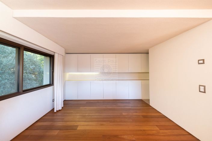 Image No.10-6 Bed House for sale