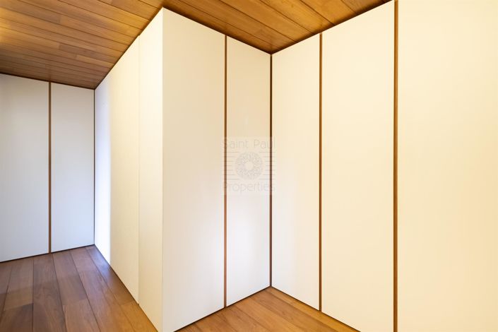 Image No.14-6 Bed House for sale