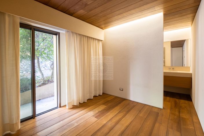 Image No.15-6 Bed House for sale