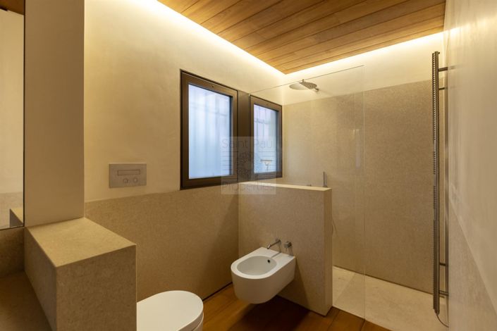 Image No.16-6 Bed House for sale