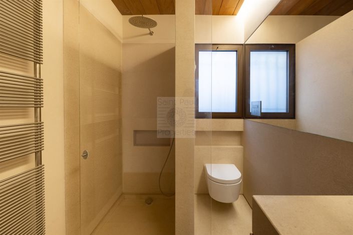 Image No.18-6 Bed House for sale