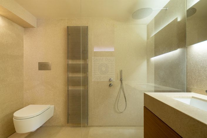 Image No.20-6 Bed House for sale