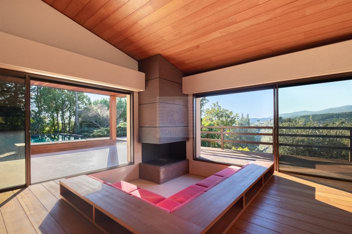 Image No.5-6 Bed House for sale