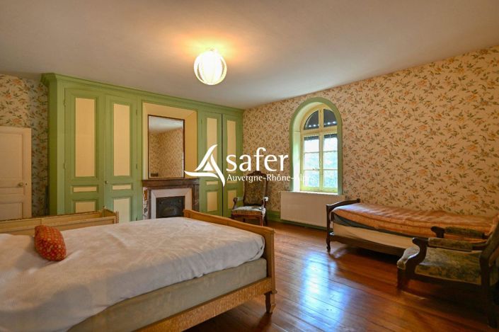 Image No.18-8 Bed House for sale