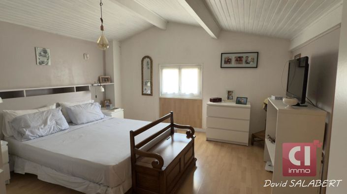 Image No.10-4 Bed House for sale