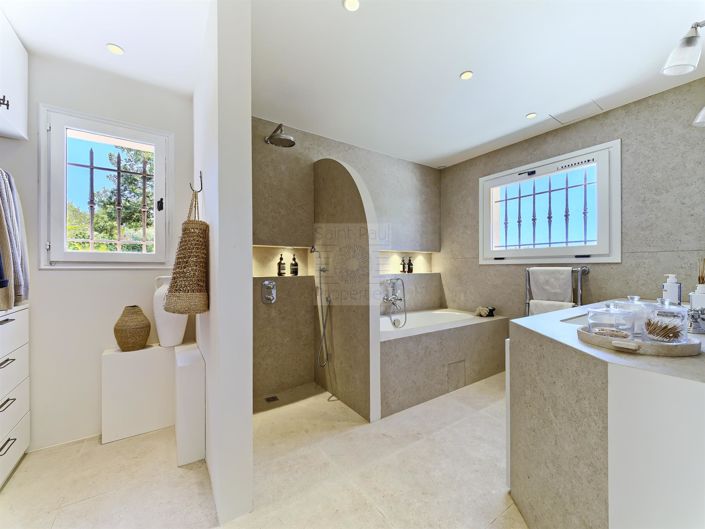 Image No.16-5 Bed House for sale