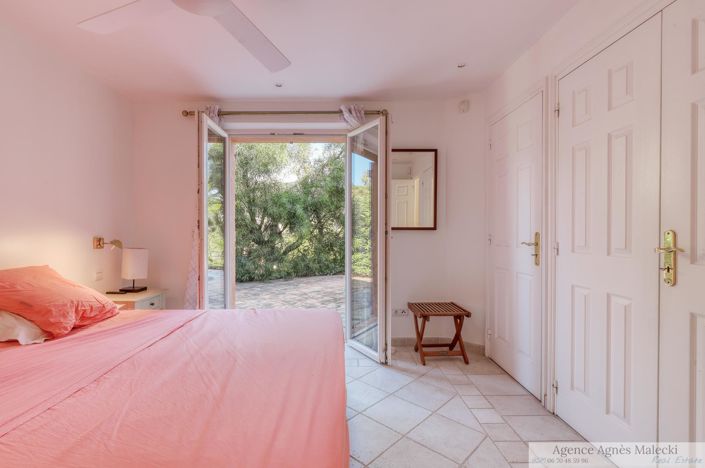 Image No.10-5 Bed House for sale