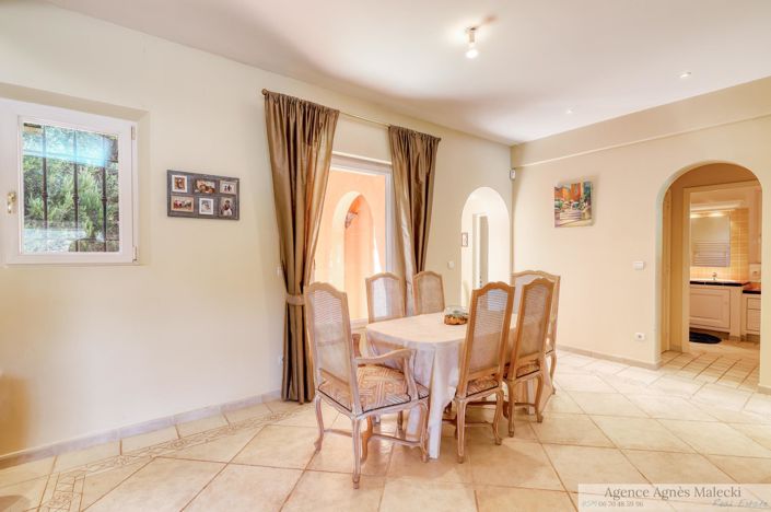 Image No.7-5 Bed House for sale