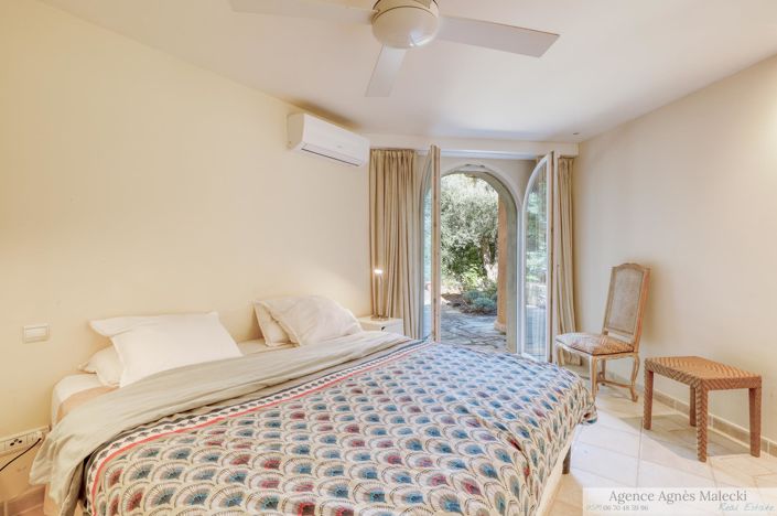 Image No.8-5 Bed House for sale