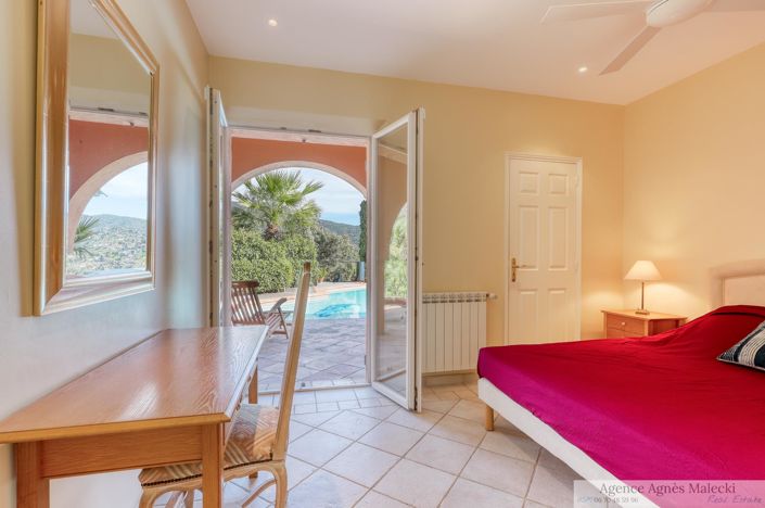 Image No.9-5 Bed House for sale