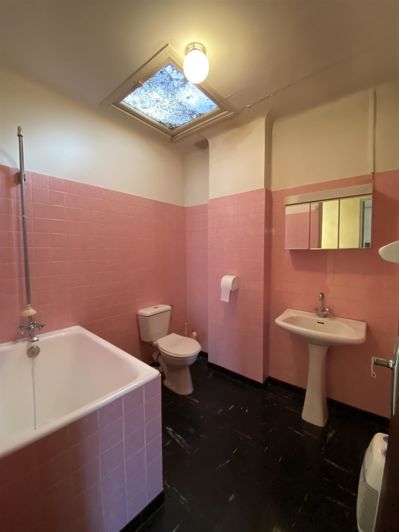 Image No.10-3 Bed House for sale