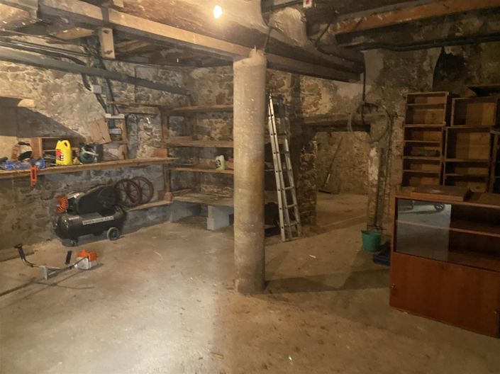 Image No.11-3 Bed House for sale