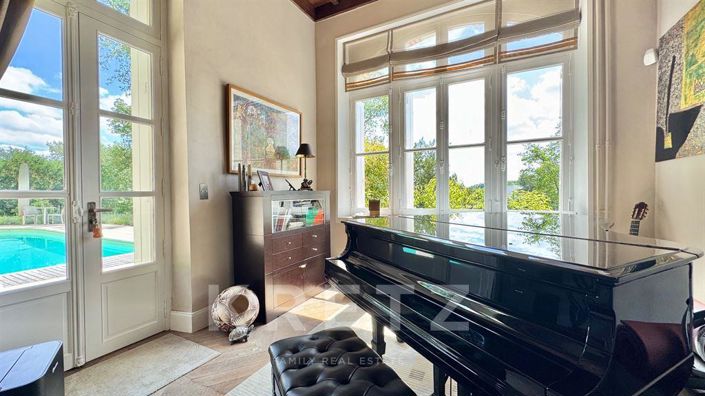 Image No.7-7 Bed House for sale