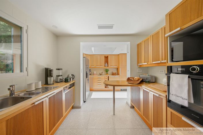 Image No.12-6 Bed House for sale