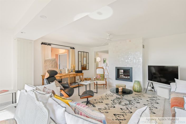 Image No.9-6 Bed House for sale