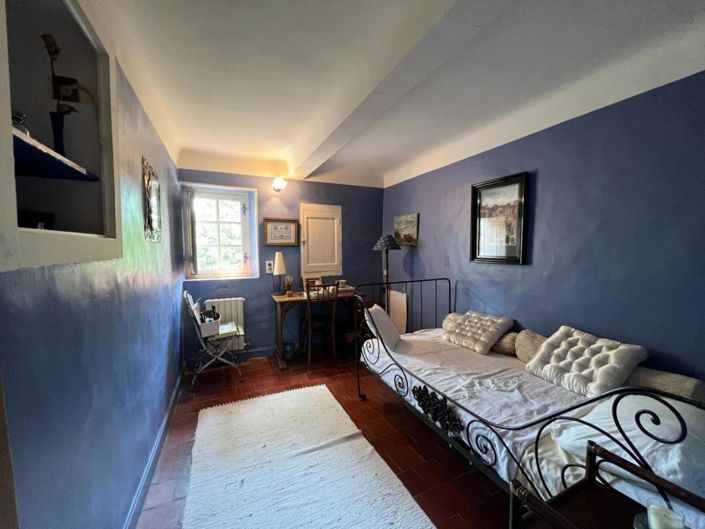 Image No.6-8 Bed House for sale