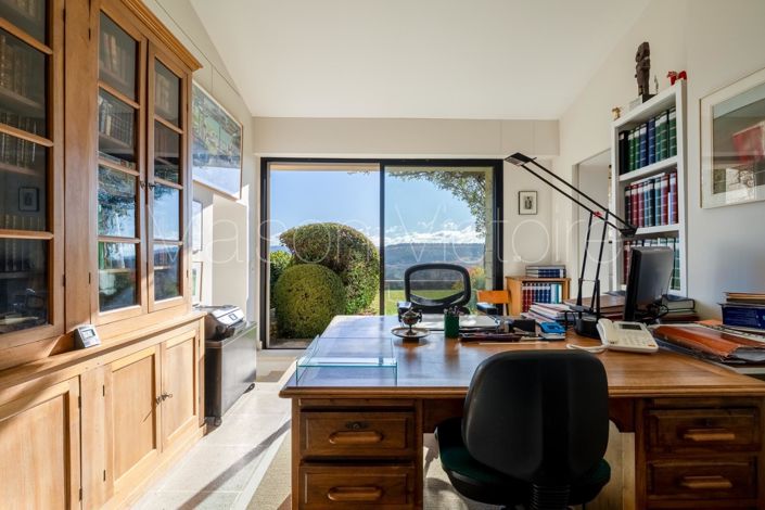 Image No.12-5 Bed House for sale