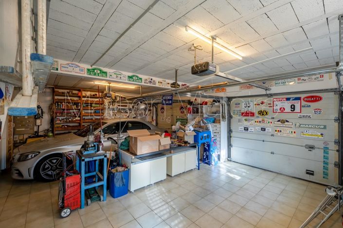 Image No.24-5 Bed House for sale