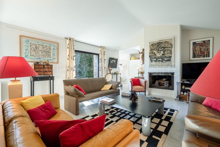 Image No.7-5 Bed House for sale