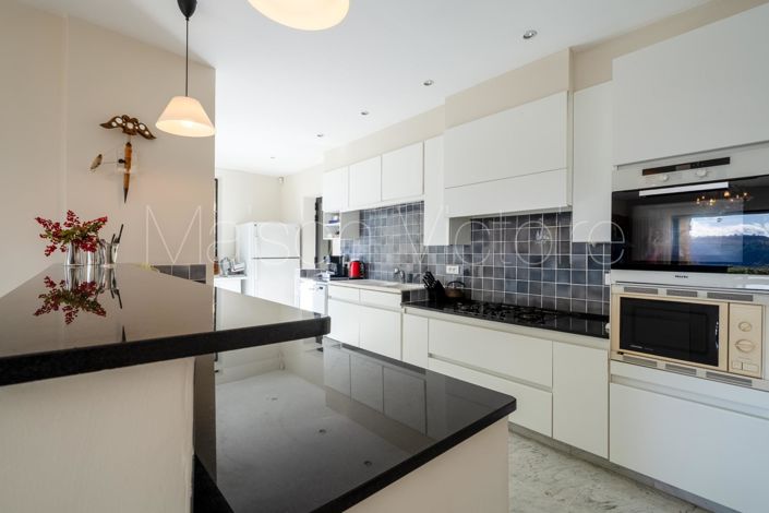 Image No.9-5 Bed House for sale