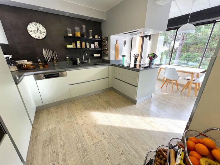 Image No.4-3 Bed House for sale