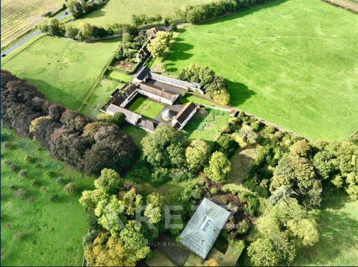 Image No.2-8 Bed Property for sale