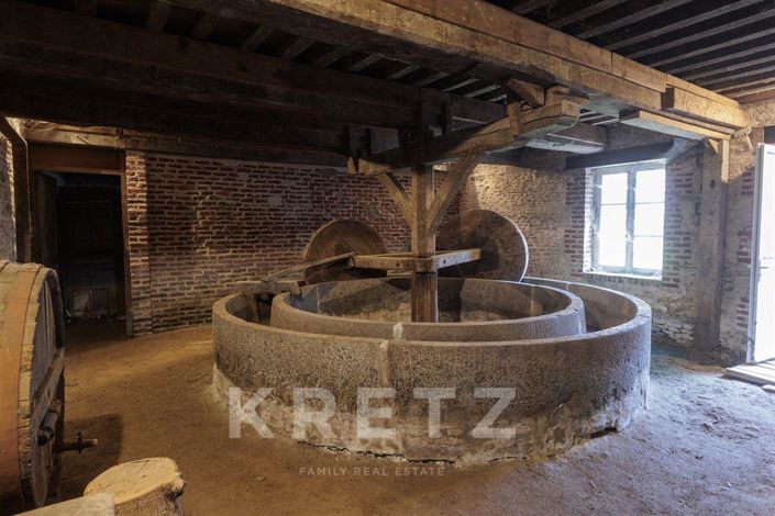 Image No.6-8 Bed Property for sale