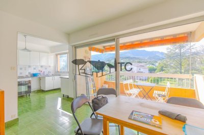 1 - Les Vans, Apartment