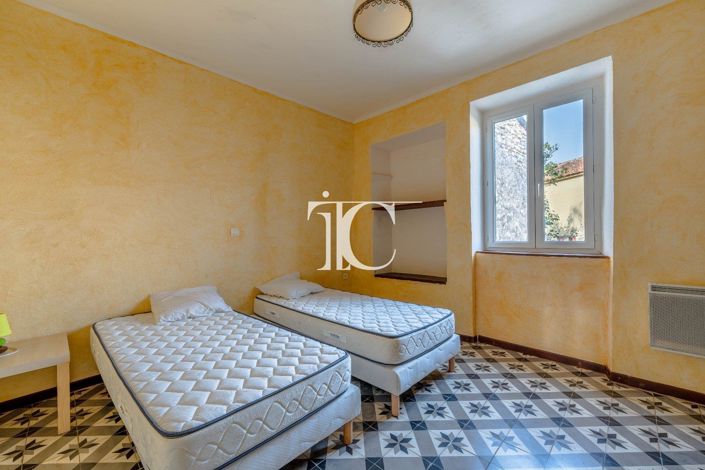 Image No.10-5 Bed House for sale