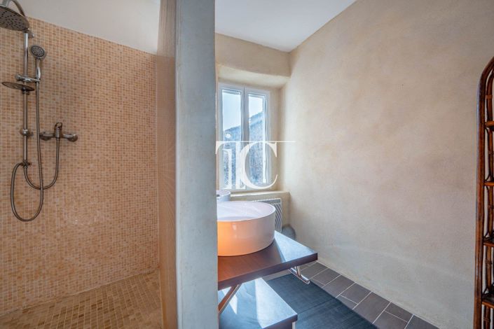 Image No.8-5 Bed House for sale