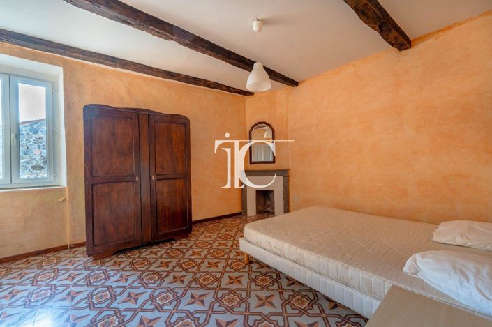 Image No.9-5 Bed House for sale