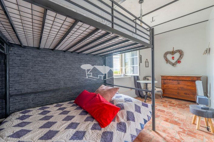 Image No.14-5 Bed Property for sale