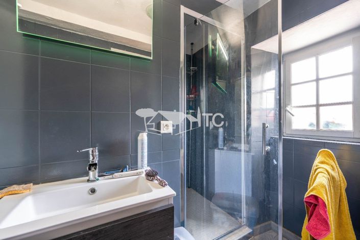 Image No.17-5 Bed Property for sale